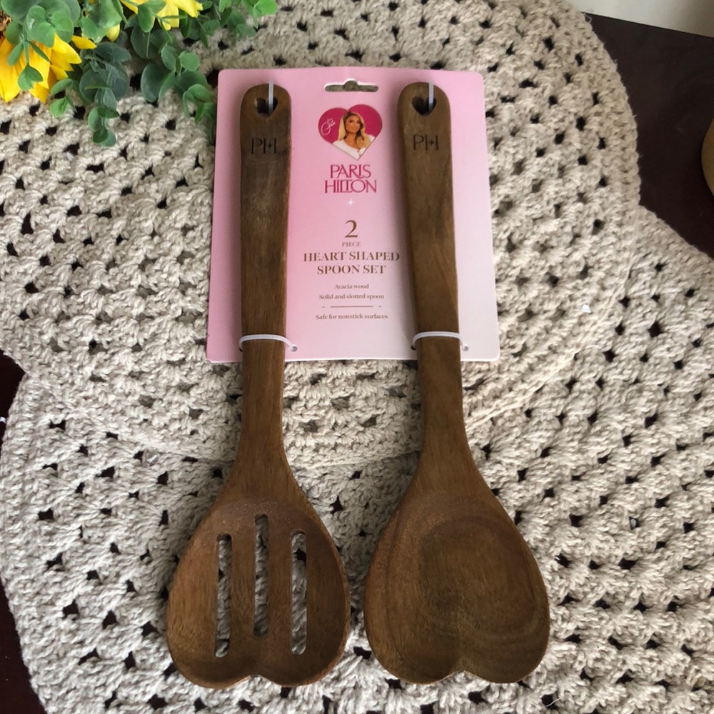 Paris Hilton Brown Heart-Shaped Wooden Spoon Set